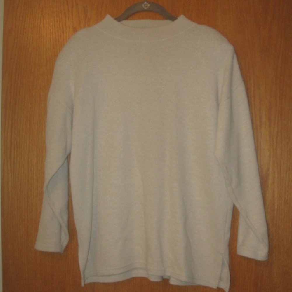 Style New York Beige Long Sleeve Sweater